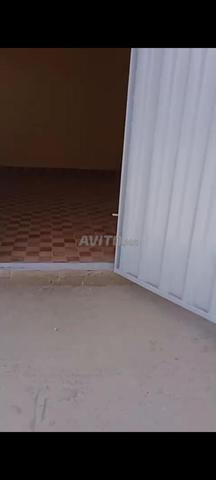محل للإيجار في بيوݣرا لصالون حلاقة - 2