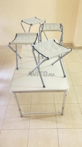 Table valise avec quatre chaises