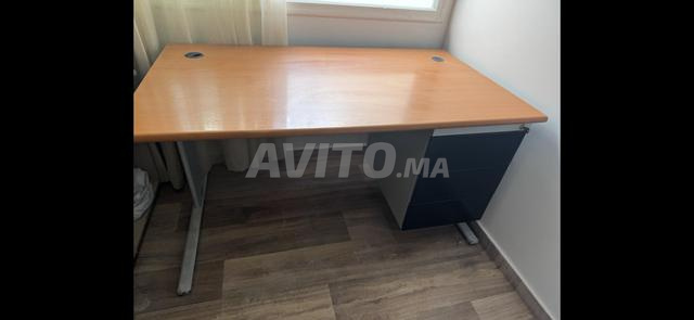 Bureau avec clé 1.40m/80cm