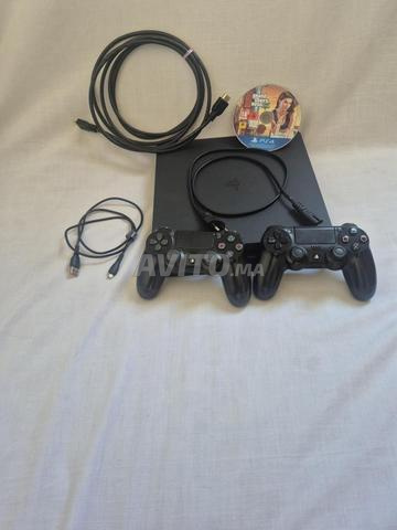 PS4 Slim Jamais Réparée . 2 Manettes . GTA V CD