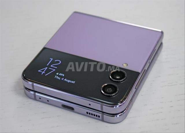 Samsung Z Flip 4 256 Go totalement comme neuf