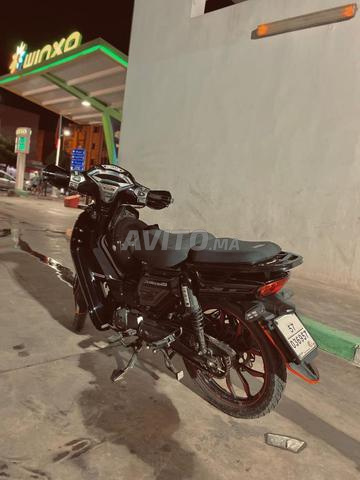 Moto cross pure. Moteur 140cc modèle 2024