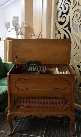 راديو وتحفة خشبية كلاسيكية قديمة مشغل أسطوانات - 2