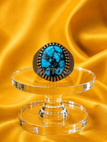 Bague en argent sertie d'une pierre de turquoise de Neyshabur pour les amateurs d'antiquités