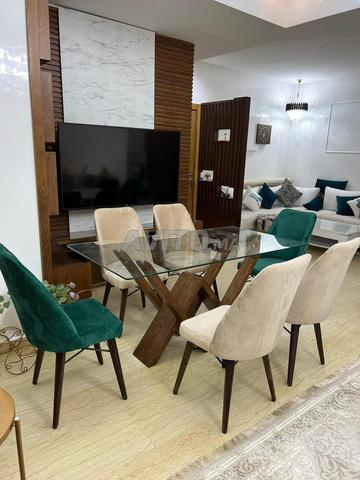 طاولة طعام زجاجية مع 6 كراسي - 2