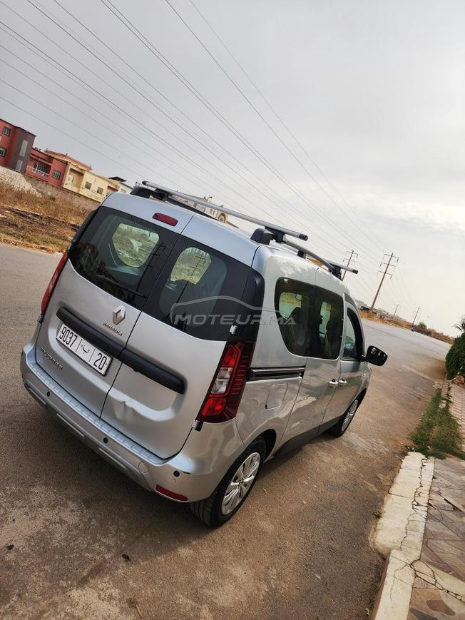 Renault xpress 2022 3amra 