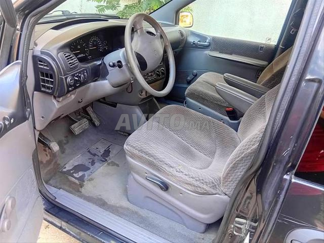 Dodge Caravan - 2
