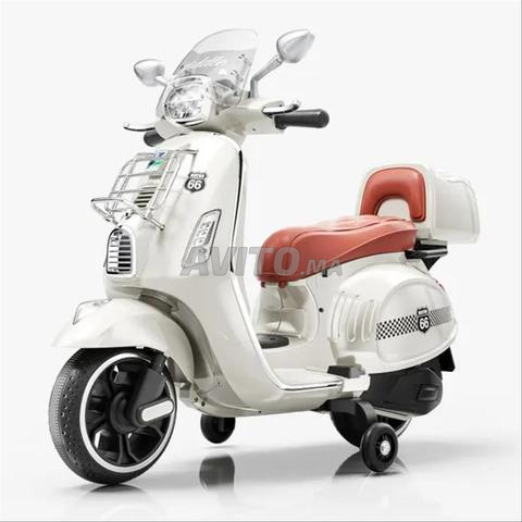 Moto Vespa enfant âgée 4-8ans - 2