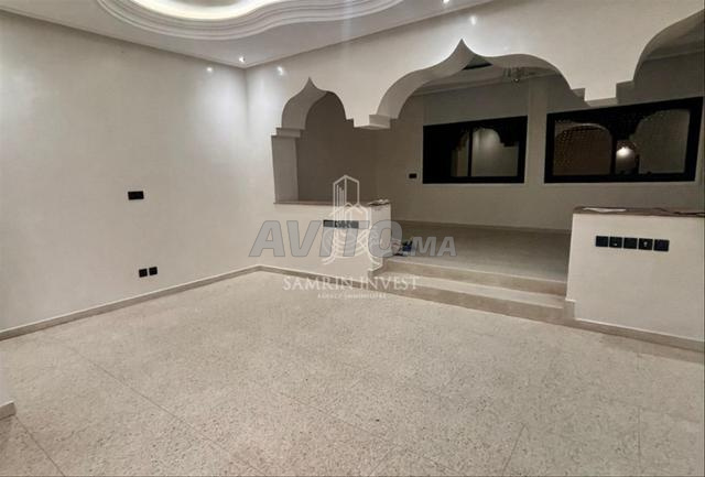 إيجار فيلا واسعة مع حديقة - 2