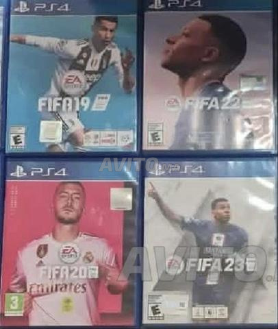 PS4 Slim / 3 Manettes / Pack 10 Jeux / Câbles complets - 2