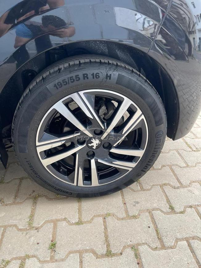 Peugeot208