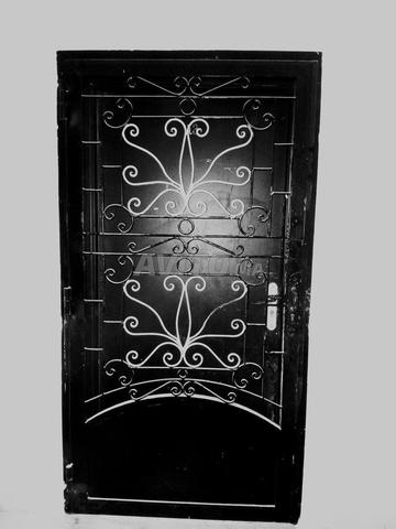 🚪 Porte en fer pour la protection et porte en bois