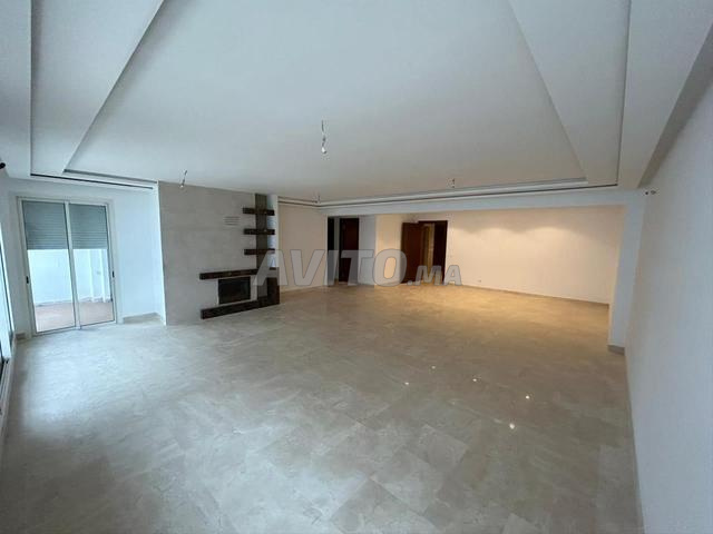 Appartement vide à louer 180 m² à Hay Riad Rabat