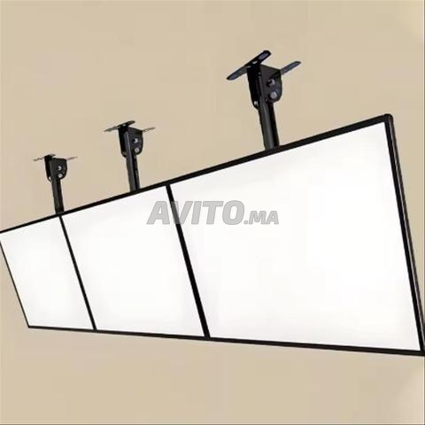 3 شاشات LED معلقة لعرض القوائم