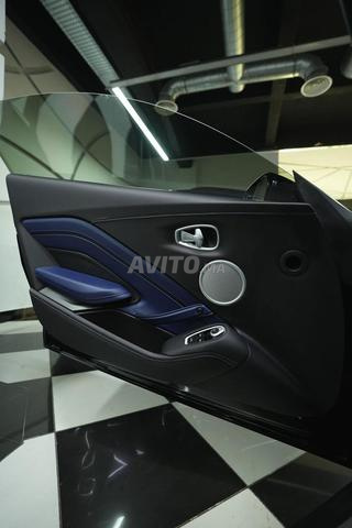 أستون مارتن فانتاج V8