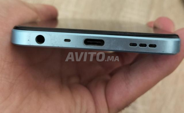 Oppo A77s en très bon état. - 2