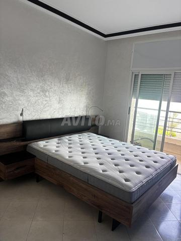 إطار سرير مع مرتبة