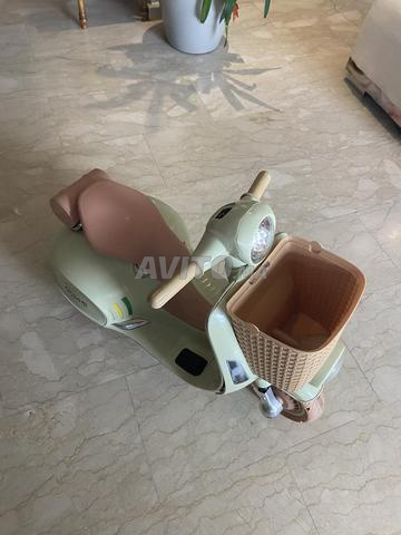 دراجة نارية كهربائية للأطفال على طراز فيسبا - 2
