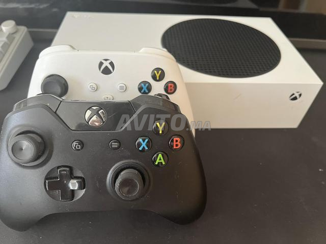 Xbox Series S بحالة ممتازة مع يدتي تحكم - 2