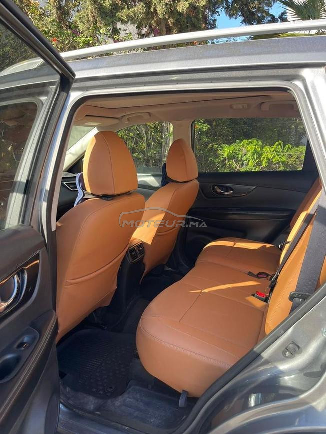     Nissan X-Trail 2017 très bon état diesel 6 CV