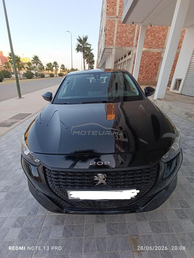 Peugeot 208 noir 