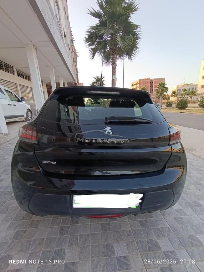 Peugeot 208 noir 