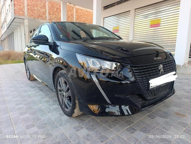 Peugeot 208 noire - 2