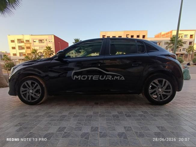 Peugeot 208 noir 