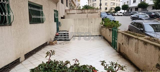 شقة بالطابق الأرضي للبيع بوسط طنجة - 2