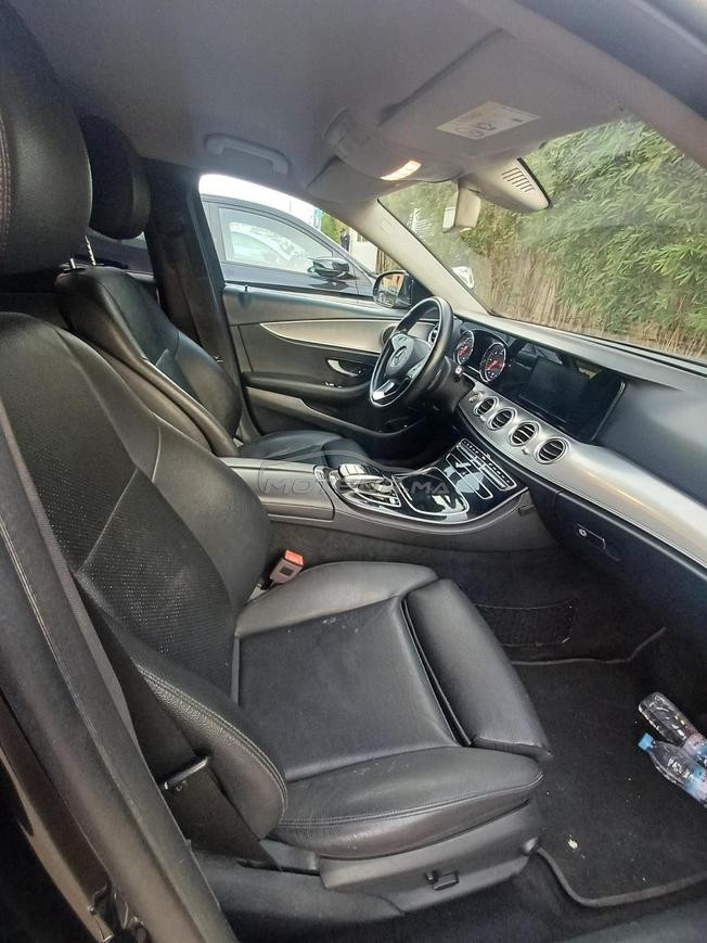 🚗 Mercedes-Benz E220 