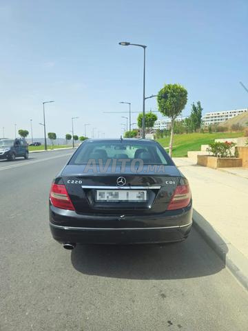Mercedes-Benz 220 Diesel Automatique 2011 à Tanger - 2