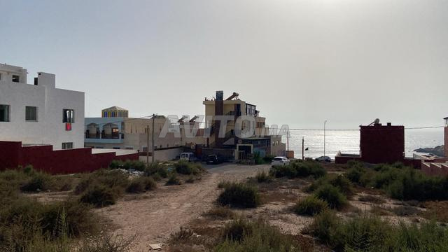 قطعتان أرضيتان مسجلتان للبيع بوسط إمسوان مطلتان على البحر