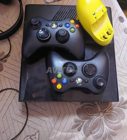 Xbox 360 E مفلش فيه 20 لعبة 500 جيجا