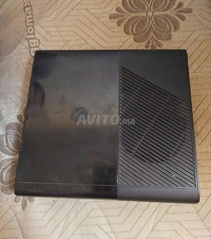 Xbox 360 E flashé avec 20 jeux 500 Go - 2
