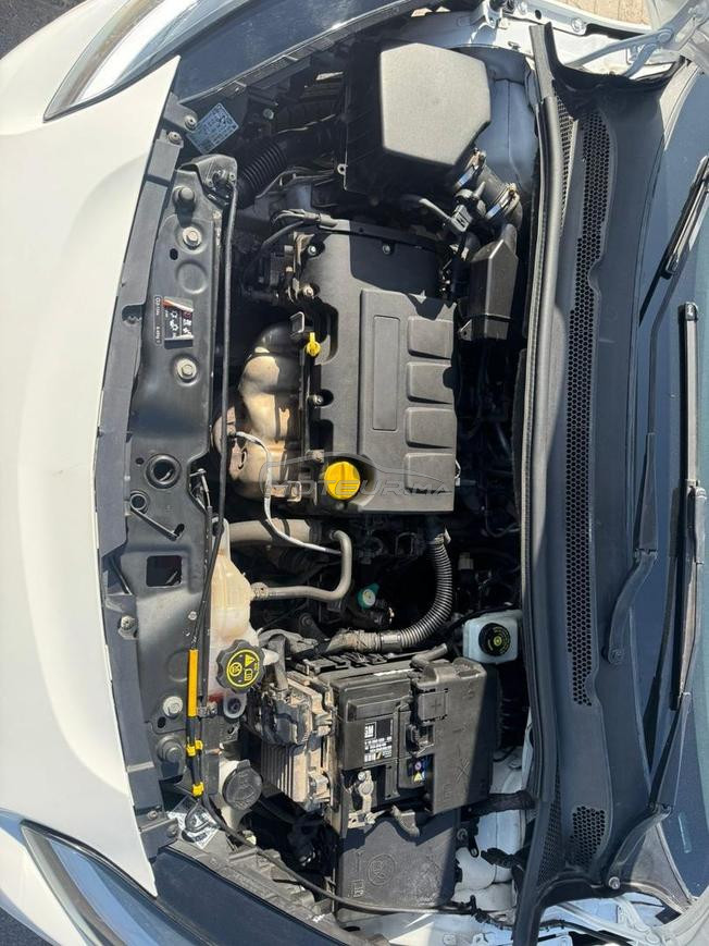 Opel corsa peu roulée en tbe