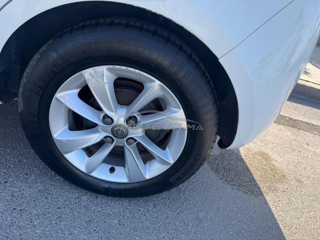 Opel corsa peu roulée en tbe