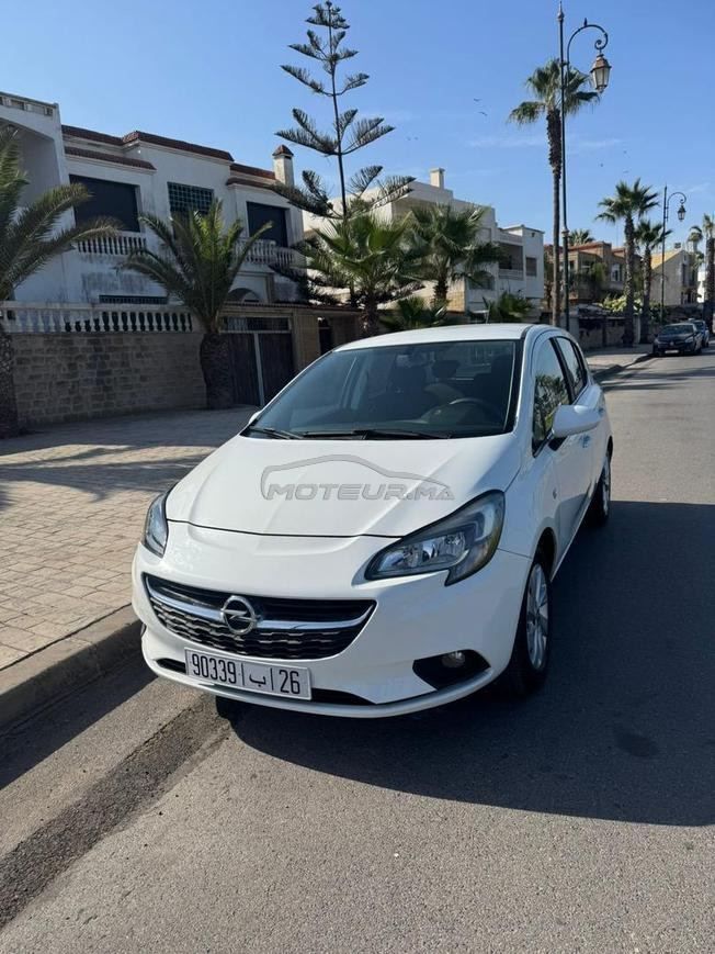 Opel corsa peu roulée en tbe