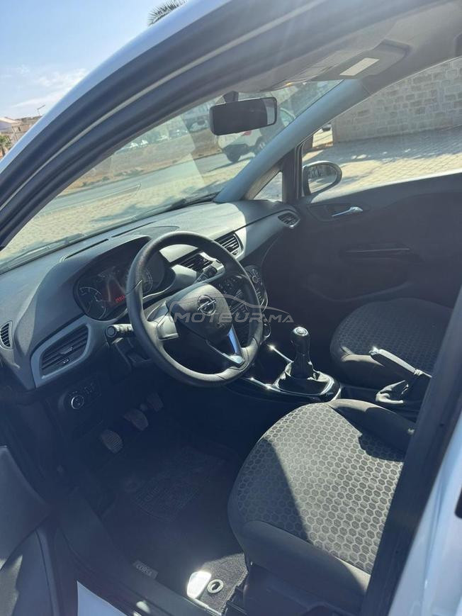 Opel corsa peu roulée en tbe