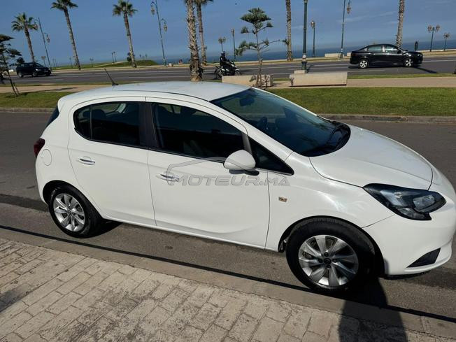 Opel corsa peu roulée en tbe