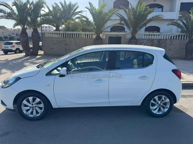 Opel corsa peu roulée en tbe
