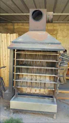 شواية دجاج أو لحم على الخشب
