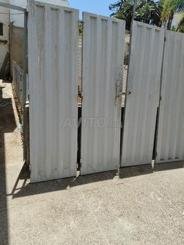 بيع باب حديد من أربع قطع لمرآب - 2