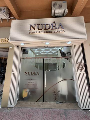 مركز تجاري للبيع معهد