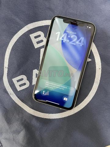 iPhone 11 64G Officiel Bon état - 2