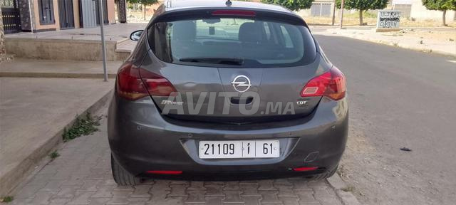 Opel Astra J 1.7 CDTI 130 ch - 2