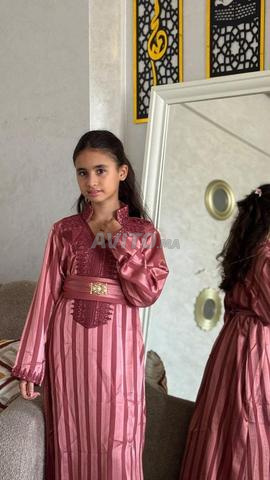 Caftan Jouhara pour petites filles, brodé, style "Hemwayi" "Col Officier" - 2