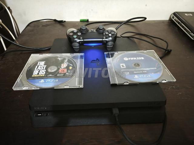 PS4 Slim 500Go avec deux jeux et une manette - 2