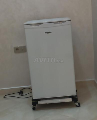 ثلاجة Whirlpool سعة 100 لتر مع حامل