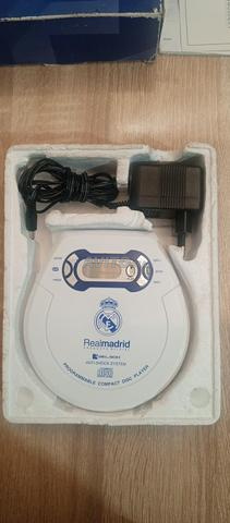 قارئ أقراص CD محمول عتيق لريال مدريد (2004) - 2