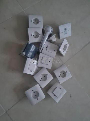مجموعة أبواب خشب وألومنيوم متعددة - 2